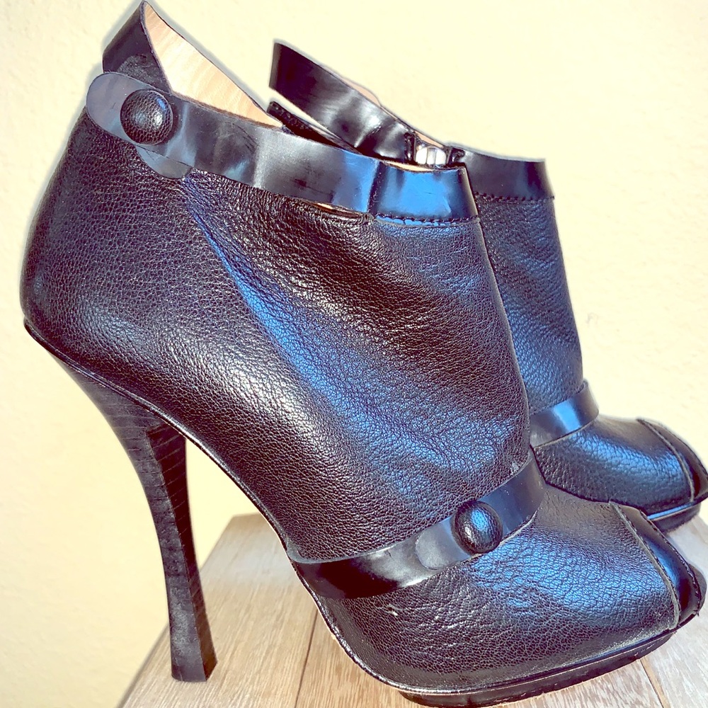 BEBE BLACK LEATHER PEEP TOE PLATFORM BOOTE
